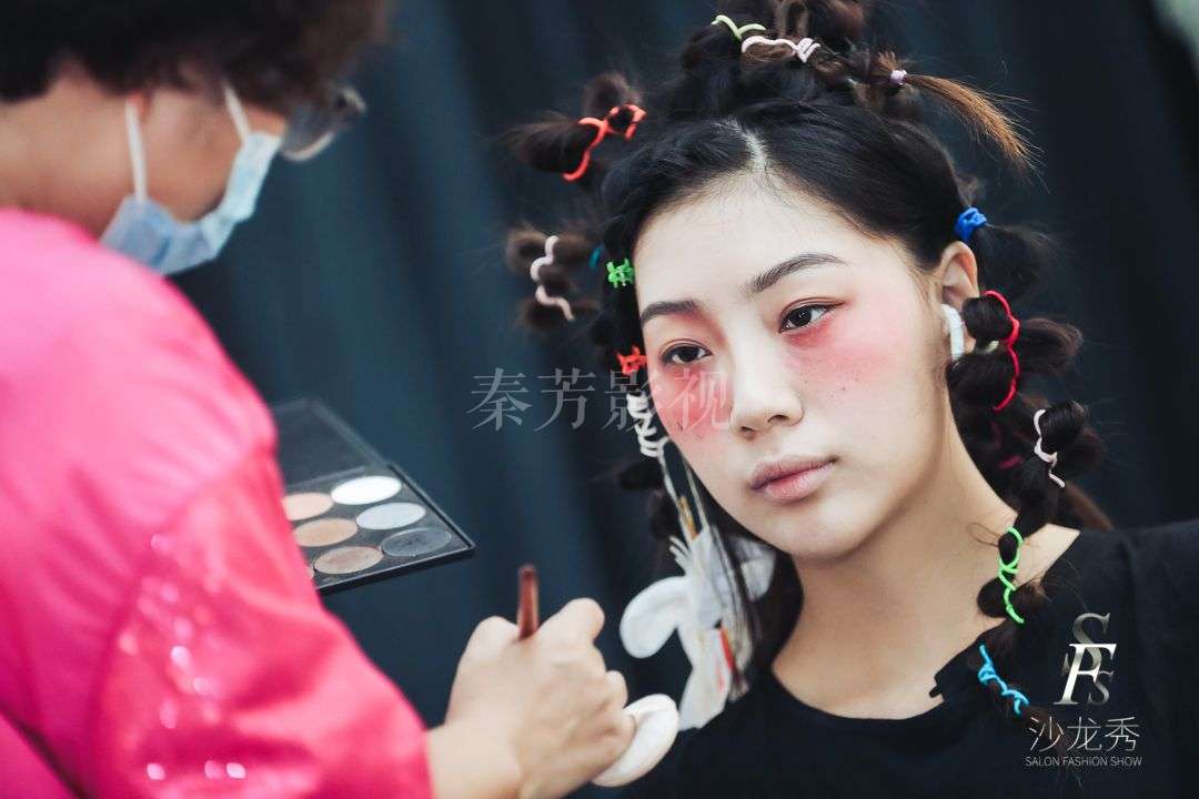 哪些行业平台可以获取知名影视人的专业信息