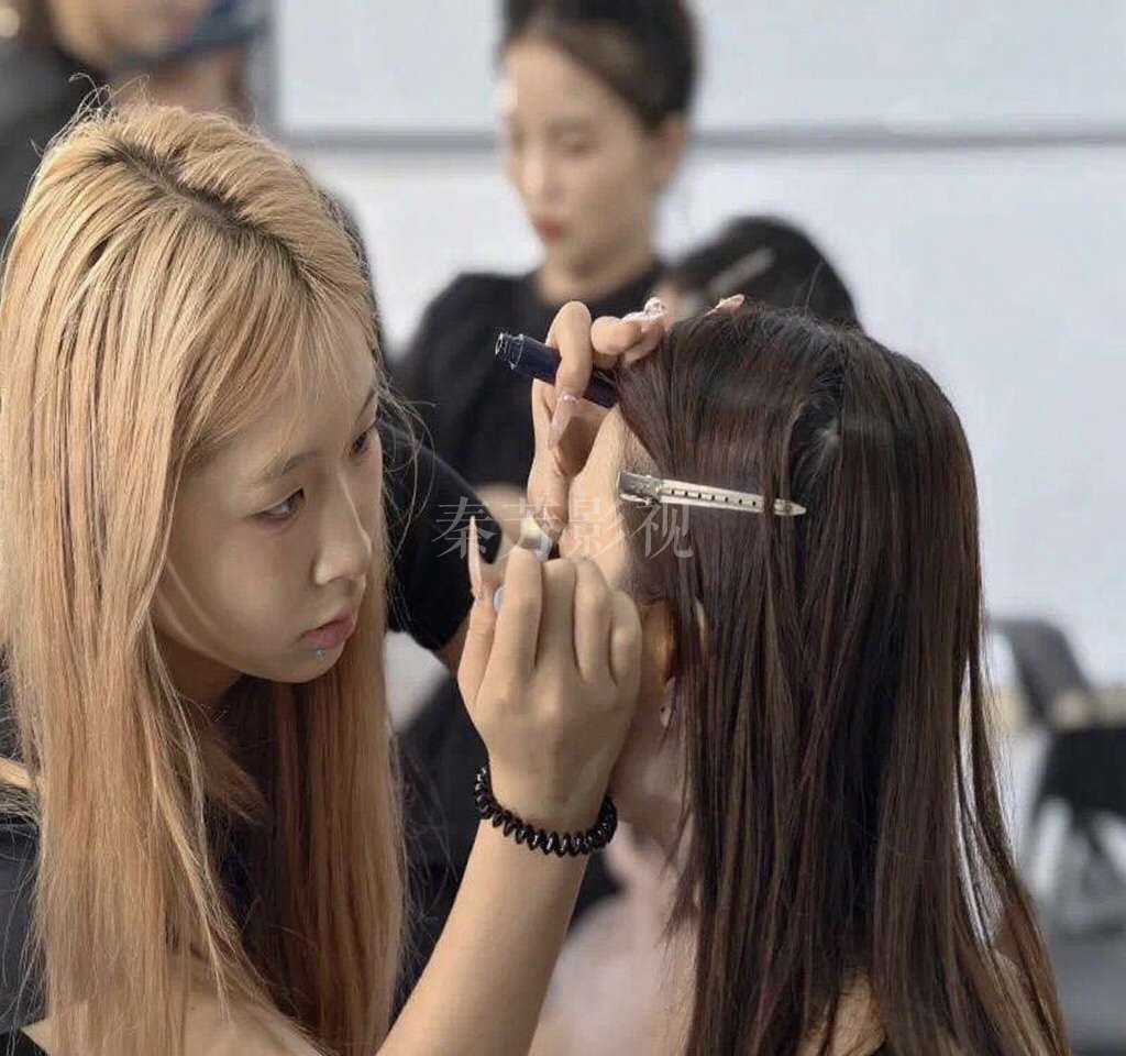 伤疤会 “呼吸”，假体有 “温度”：影视特效化妆的 “以假乱真” 密码