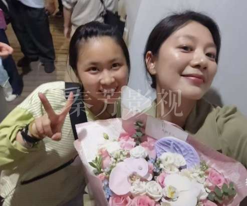 老年角色皱纹刻画太浅，缺乏真实感