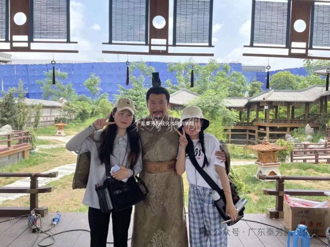 反派角色妆容刻意 黑化，显得刻板