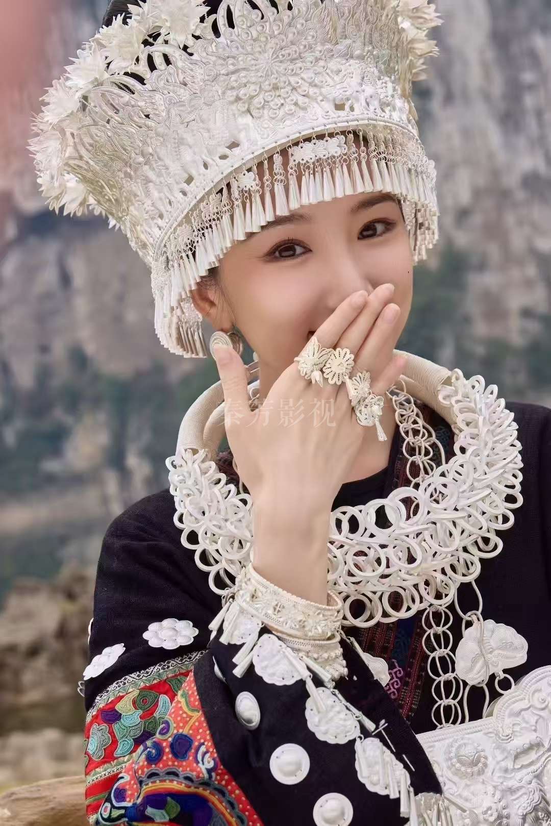 《乌蒙深处》衮月亮🌙老师杀青啦！