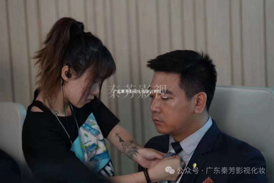 爆炸戏后，妆容需呈现 “烟熏感” 如何快速打造