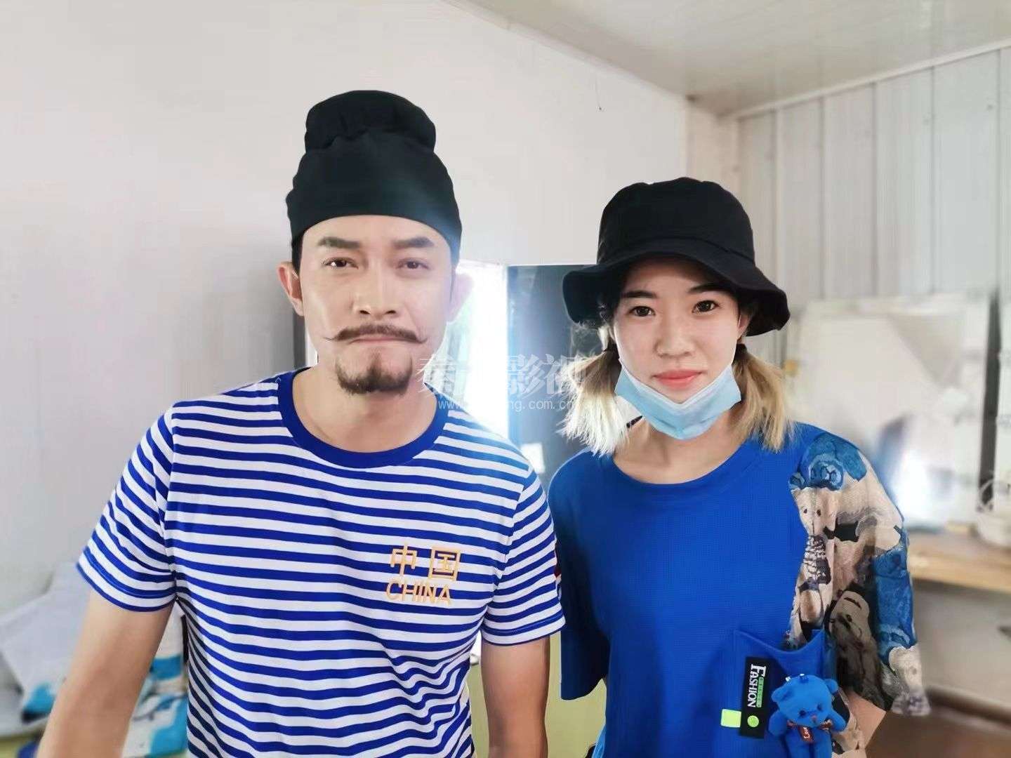 底妆含致痘成分，演员带妆后爆痘如何预防