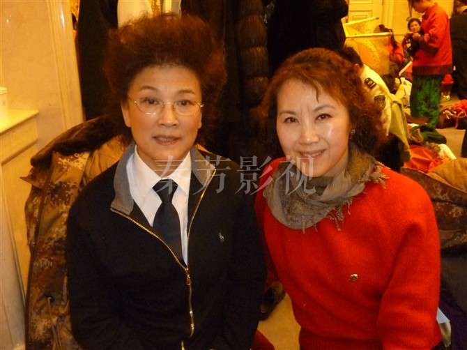 影视化妆时如何让演员的老年妆随着剧情推进呈现自然衰老变化