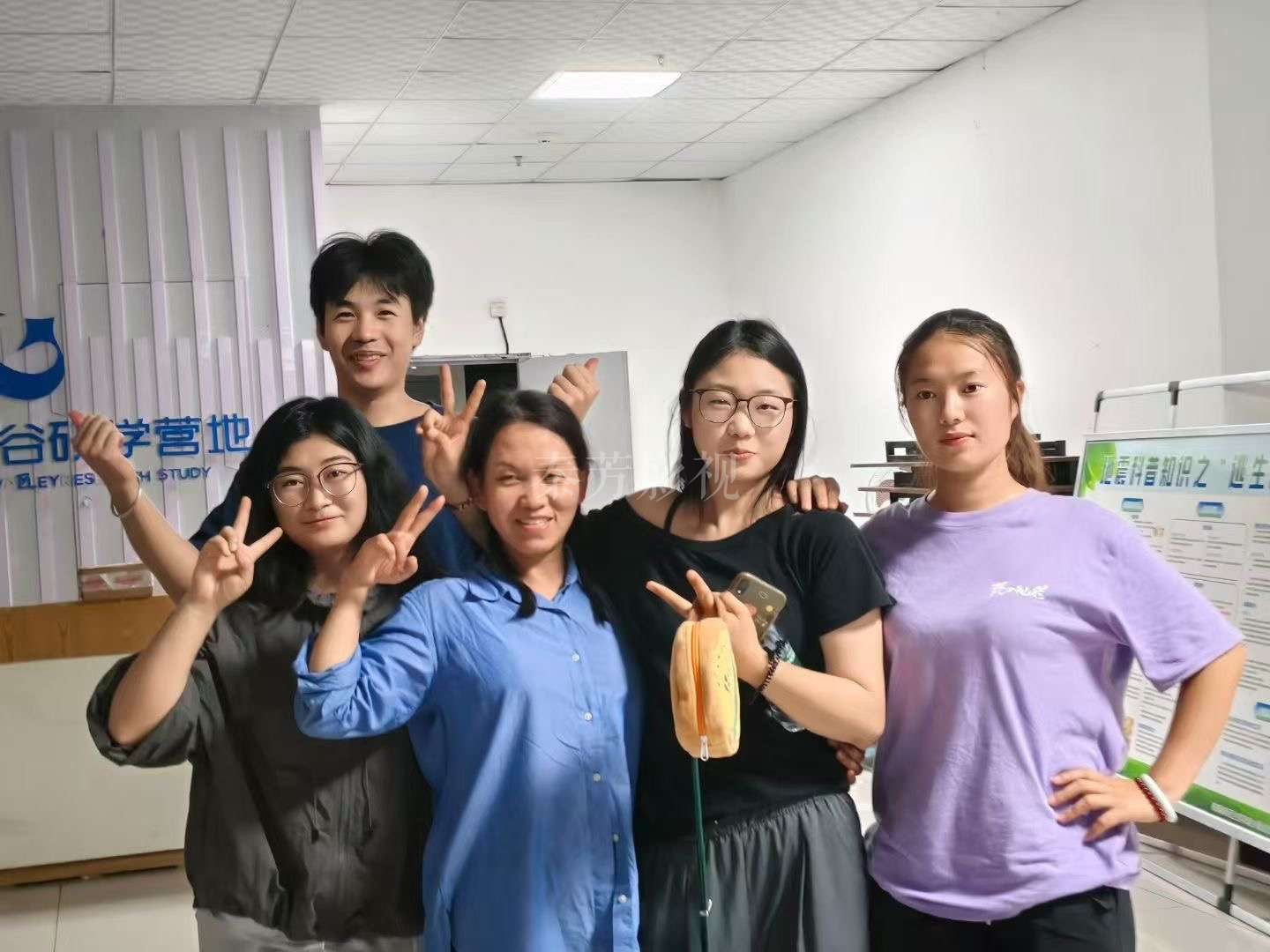 如何选择适合雨天拍摄的妆面避免雨水冲花妆容