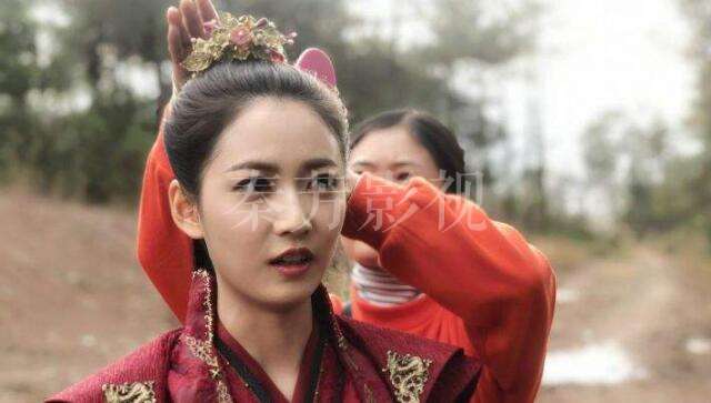 影视化妆时如何避免演员的古装发型与妆容风格脱节