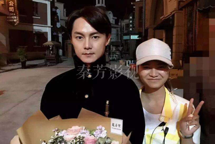 演员眼睛一大一小且单眼皮，怎样通过眼妆让双眼更对称有神