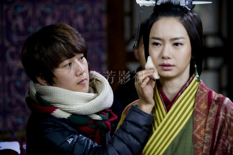 影视化妆中，怎样让演员的腮红在长时间拍摄中不褪色