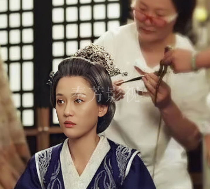 影视化妆时如何选择适合冬季拍摄的妆面，避免皮肤干燥卡粉