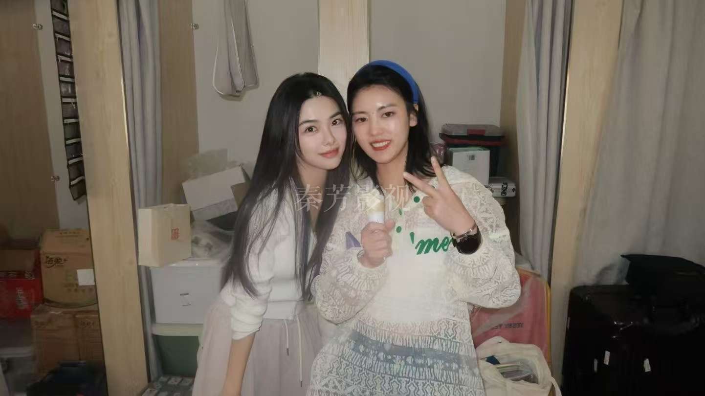 演员眼距过宽且眼睛细长，怎样通过眼妆调整比例更协调