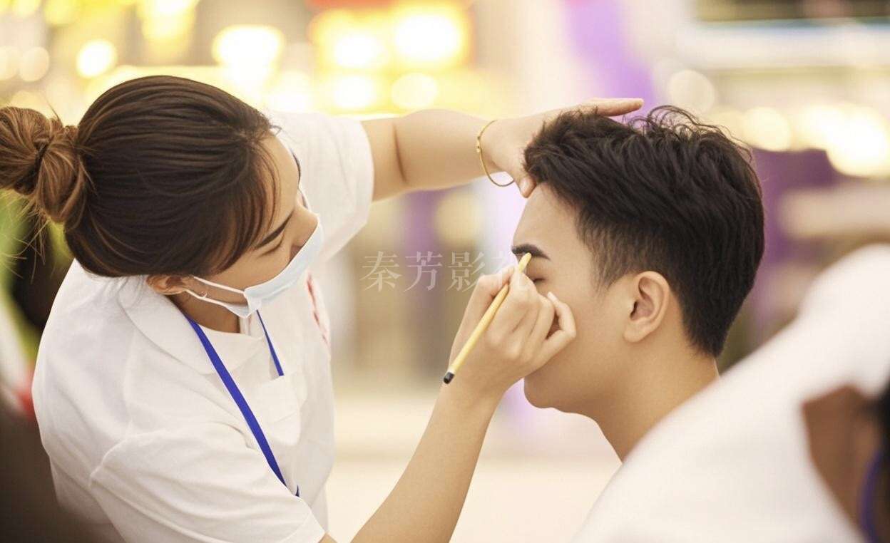 影视化妆中，怎样选择适合演员肤质的粉底，减少后续脱妆问题