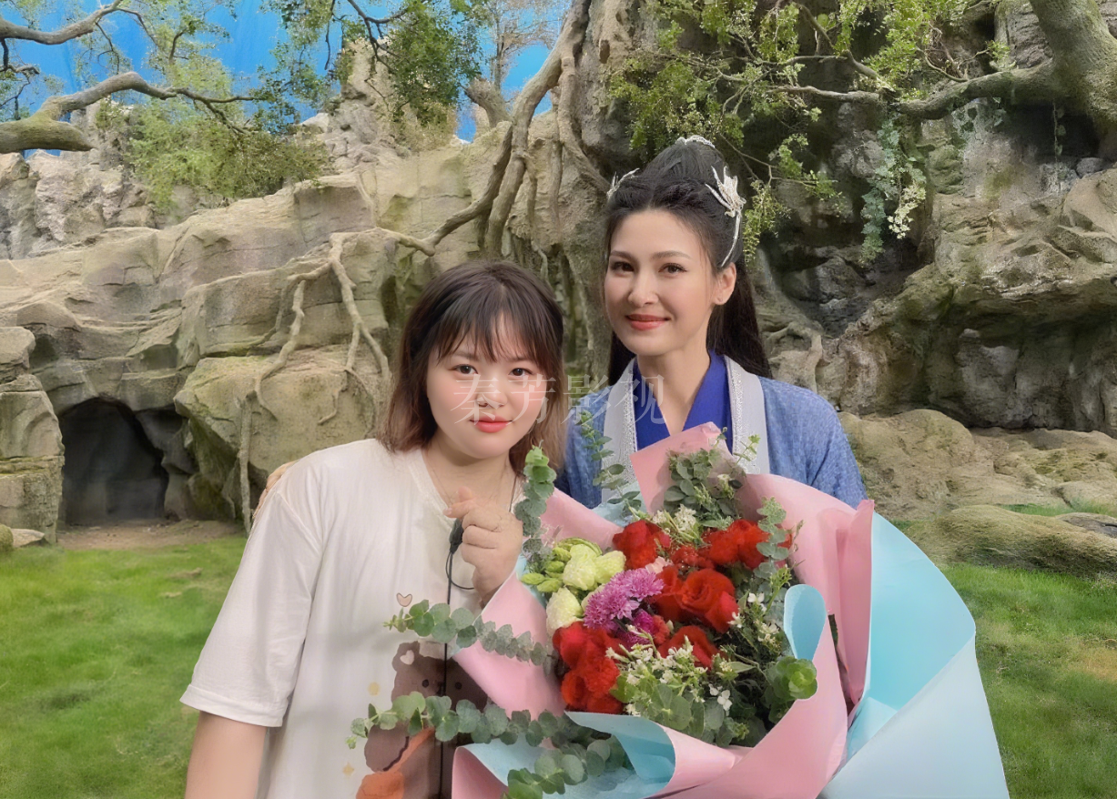 演员耳朵形状不够美观，古装戏中怎样通过耳饰和妆容修饰