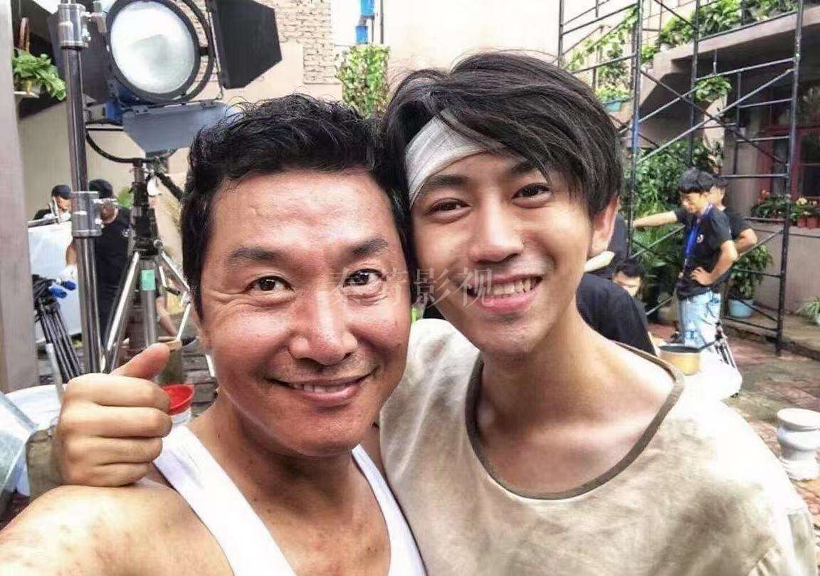 影视化妆中如何让演员的冻伤妆 红肿发紫效果更逼真，不僵硬