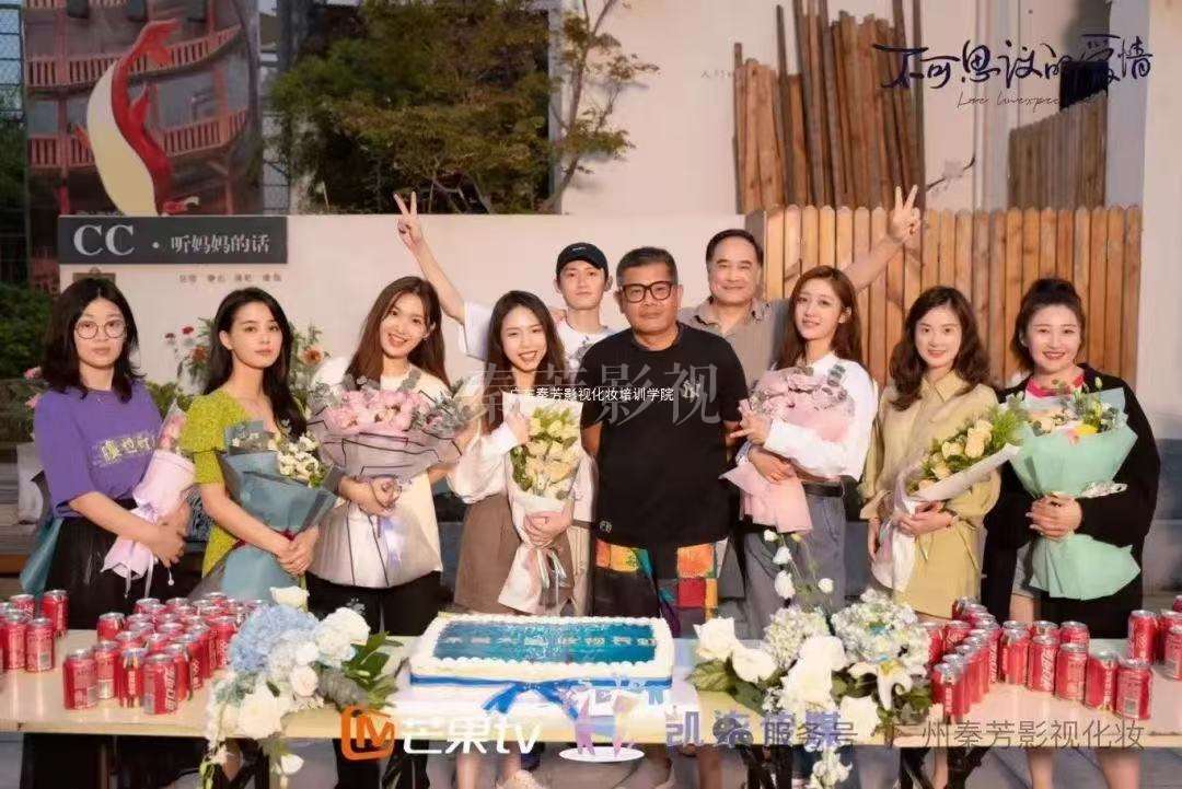 影视化妆时如何选择适合夏季拍摄的妆面