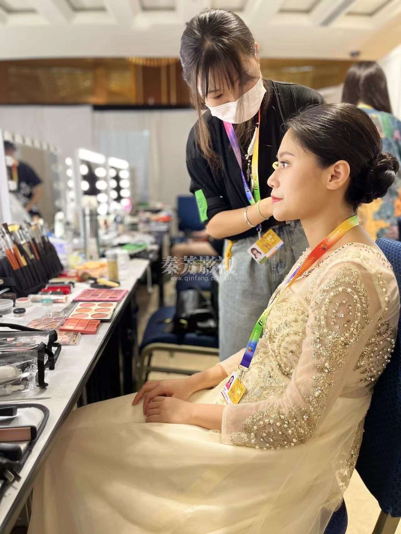 影视化妆中如何处理演员面部的敏感泛红