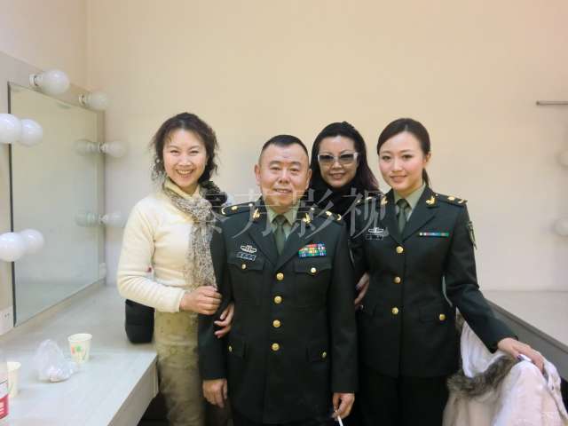 特效妆中天使妆的光晕效果如何通过妆容配合灯光更显神圣