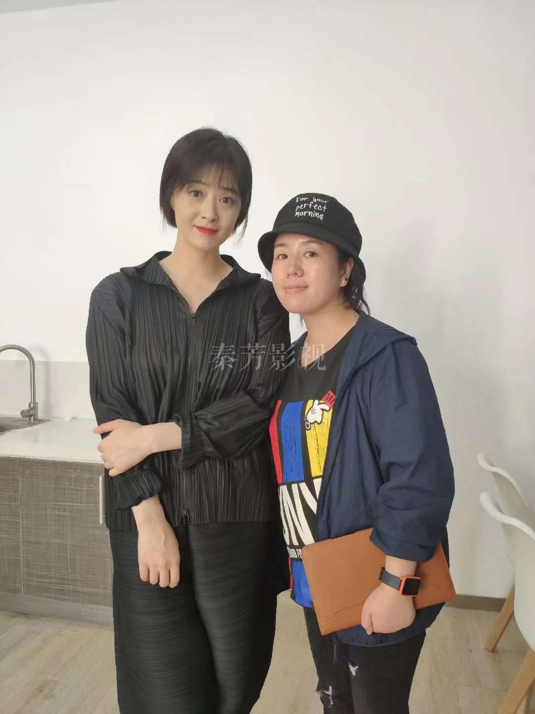 影视化妆中如何用阴影、高光调整演员的长脸