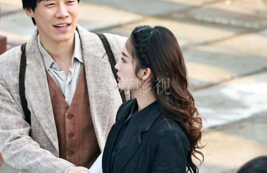 演员眼部卸妆指南：避免彩妆残留引发皮肤敏感