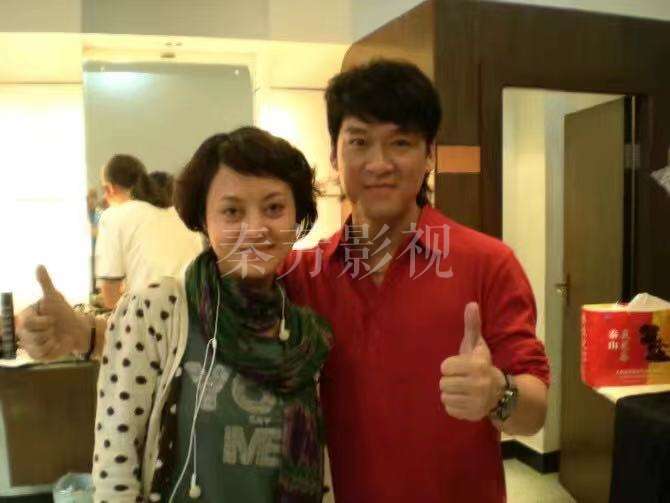 演员皮肤屏障修复指南：改善长期带妆引发的敏感脆弱问题