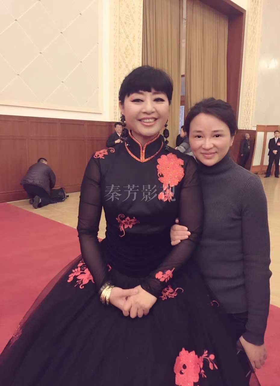 拍摄雨戏时演员妆容全花，怎样打造防水妆容