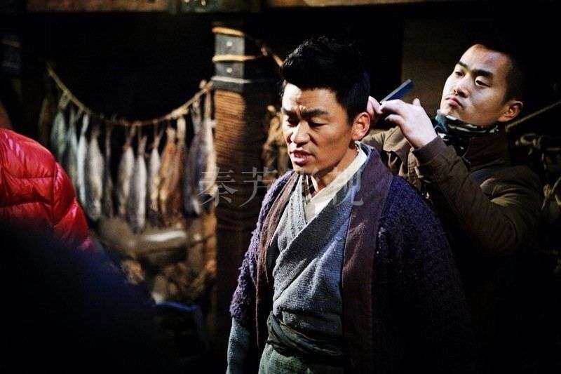 拍摄喜剧戏时，需要夸张的妆容怎样做到夸张又不低俗