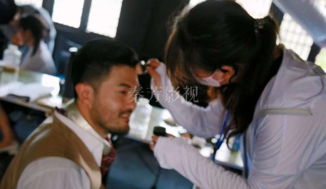 眉胶定型效果过强，眉毛僵硬不自然如何调整用量