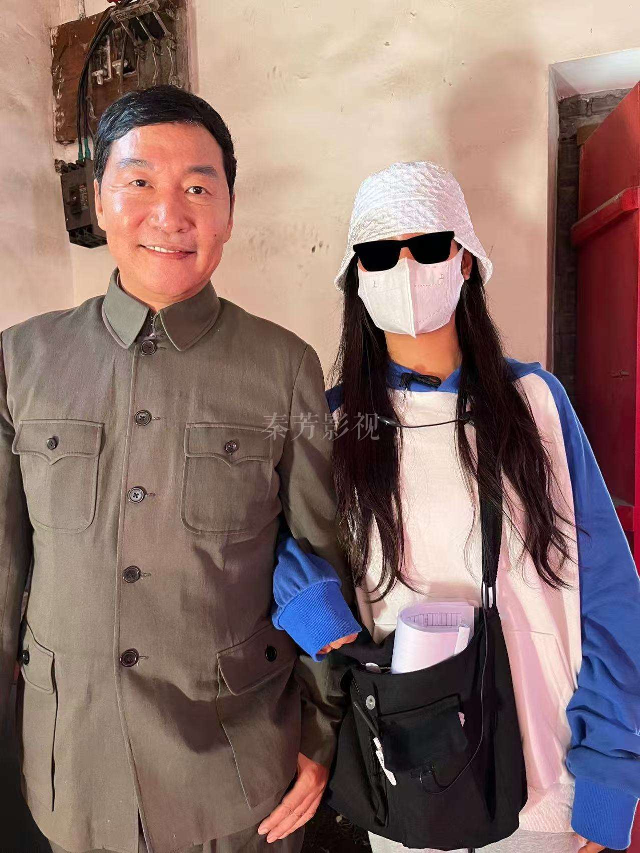 动物角色如拟人化动物妆容过于卡通化，显假如何写实