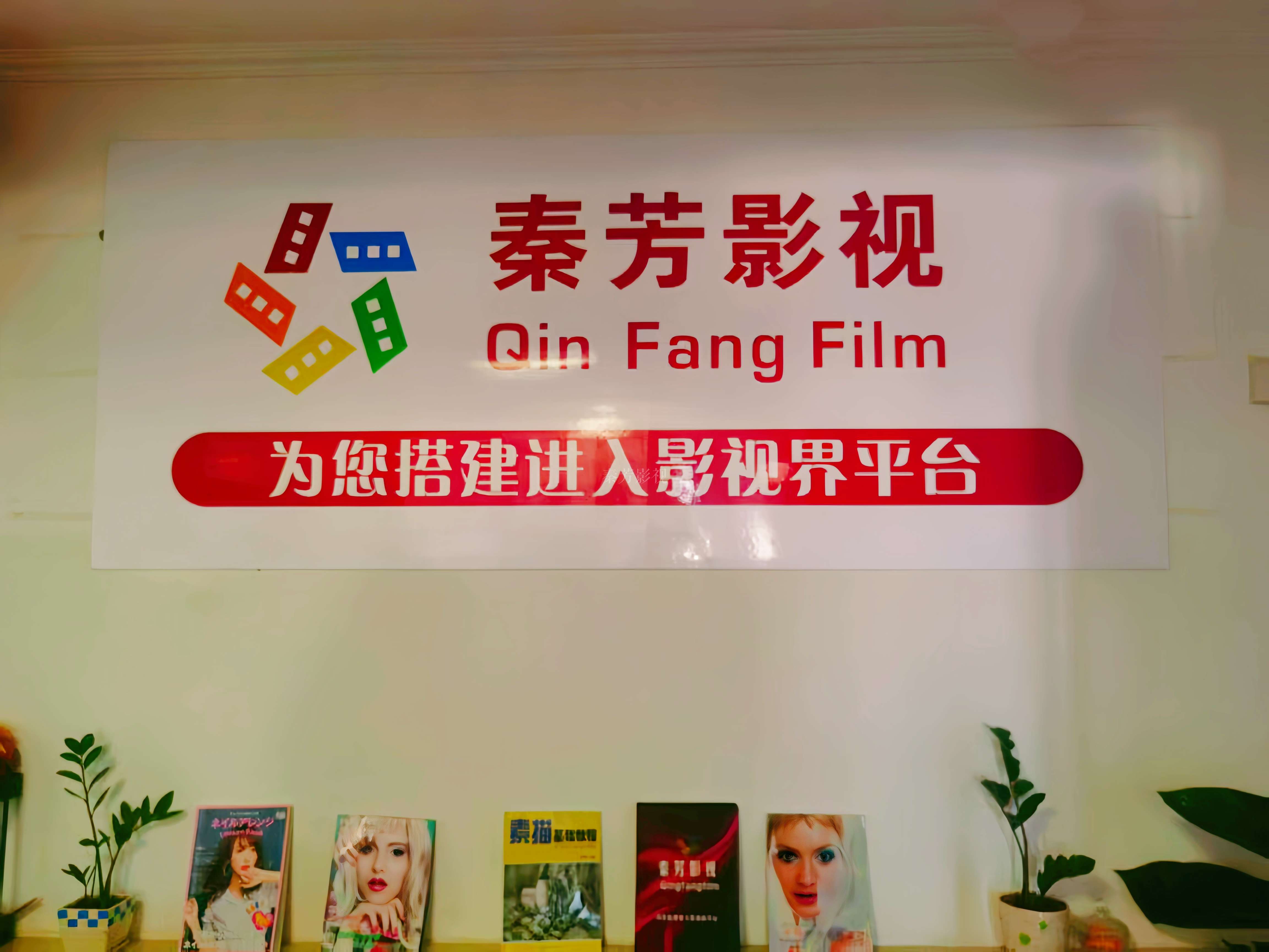 唇妆与腮红颜色冲突，显杂乱如何统一色调