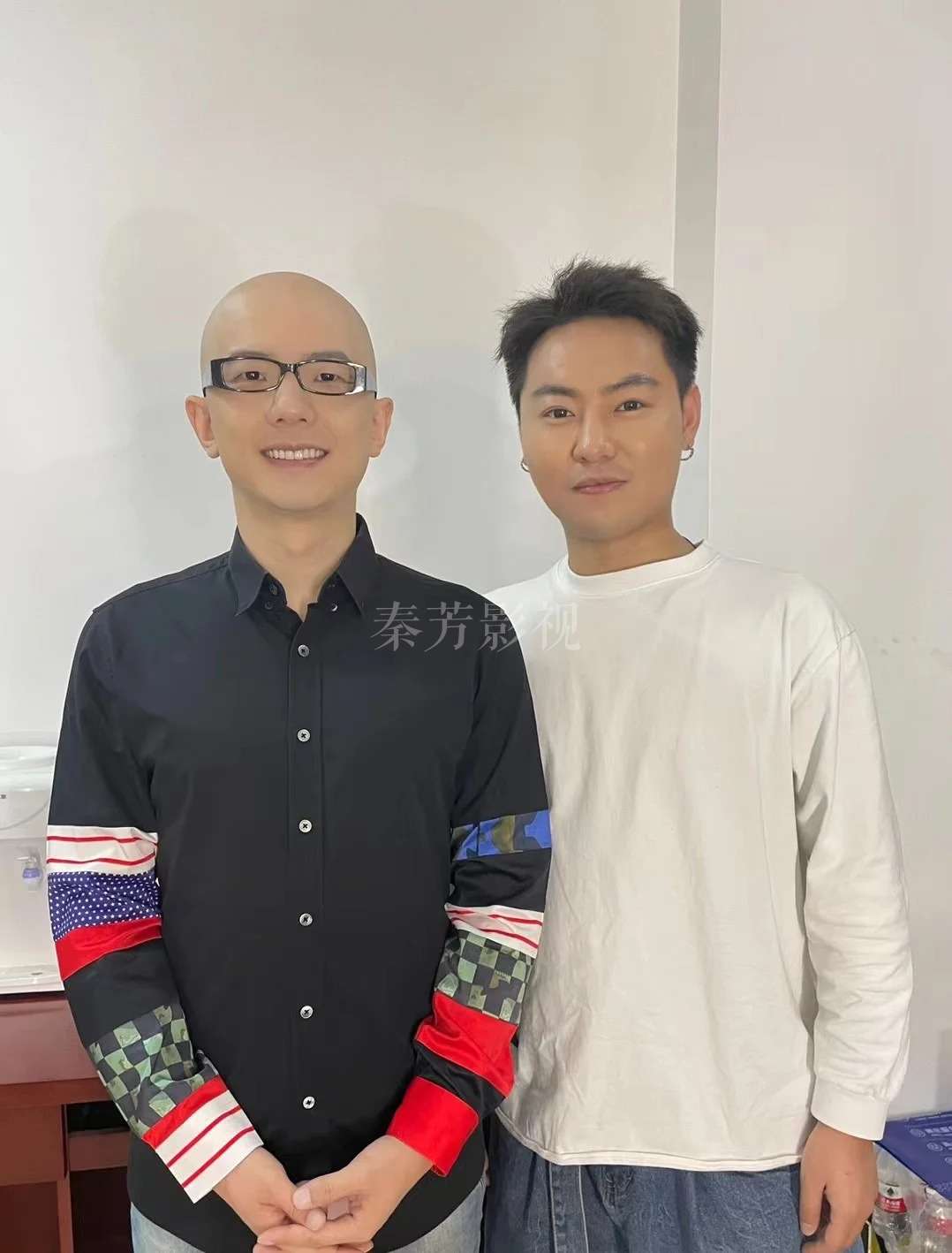 古装剧火盆或蜡烛场景，烟熏导致妆容显灰如何清洁