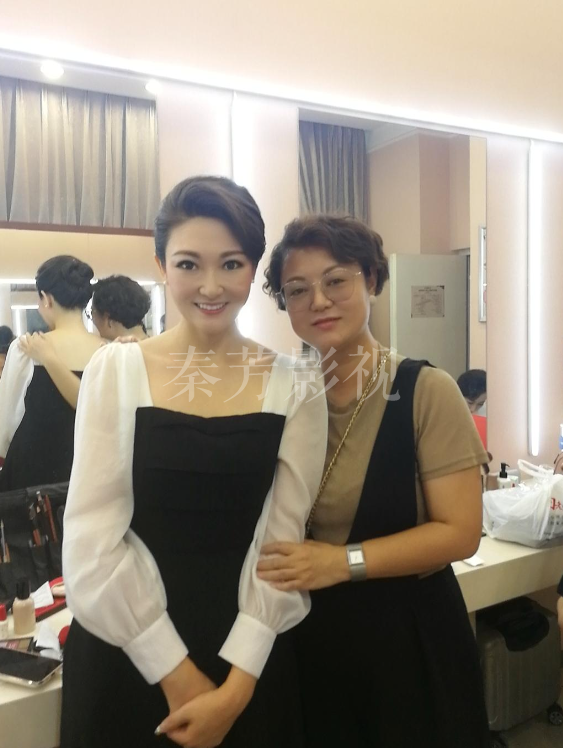 书生角色妆容需儒雅但不苍白，如何调气色