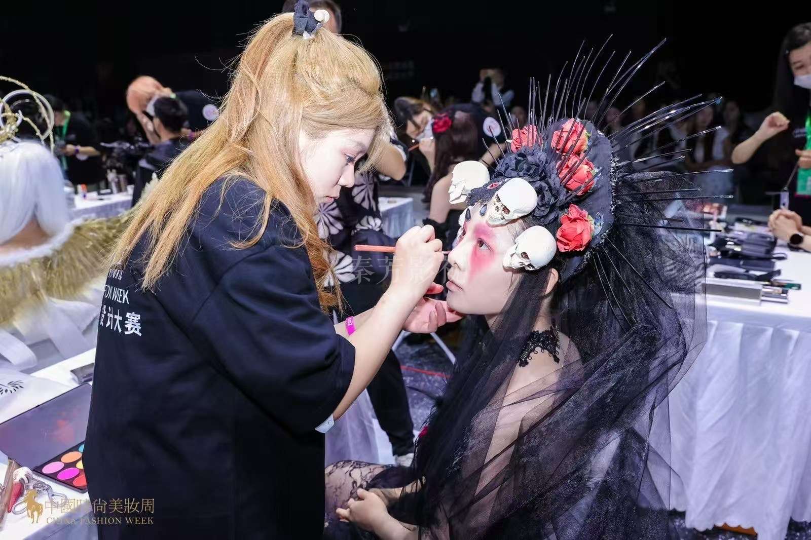  镜头下的妆容艺术：影视化妆全解析