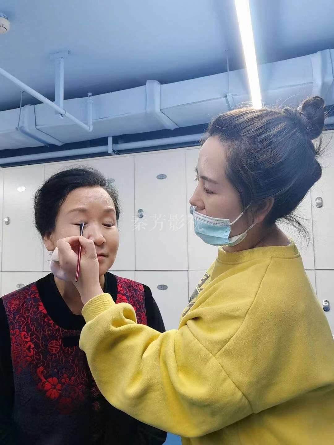  影视化妆：用色彩与质感讲故事